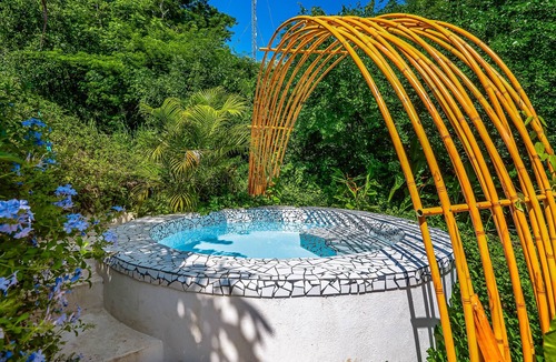 Isla Navidad Apartment | Relaxing apartment with mini pool & high-speed internet - explore local delights