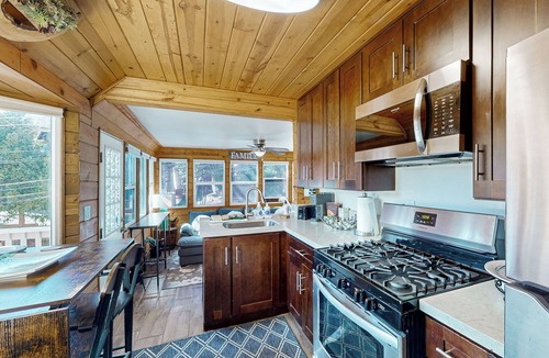Cedar Glen Cabin | Relaxing Retreat w/Deck, 1 Mi to Lake Arrowhead!