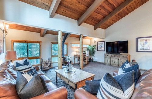 Mammoth Lakes Condo | Remodeled Cabin, Near The Village & Trails, Complex Pool & Hot Tub