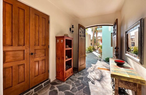 Nopolo House | Renovated home close to the beach and LAP pool | Bikes | BBQ
