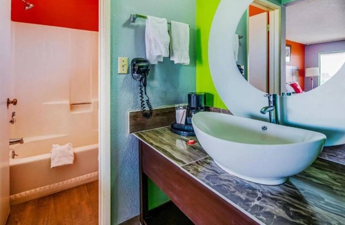 Ridgecrest Hotel | Ridgecrest Getaway: Room with 2 Queen Beds Perfect for Weekend Adventurers