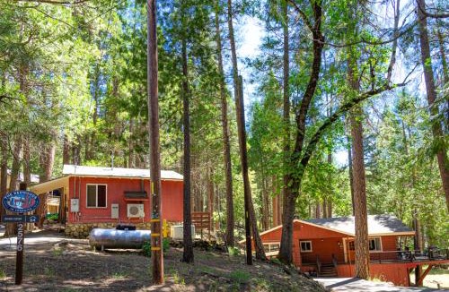 North Wawona House | Riverfront Retreat