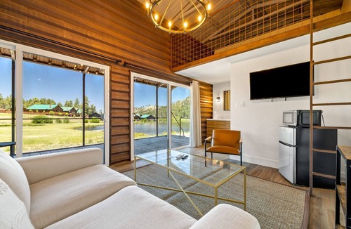 Greer Cabin | Riverside Suite Casita 9