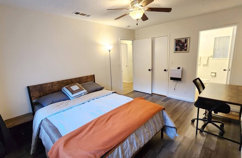 East Hemet House | SALE! Peaceful, Clean, 4x Queen Bed, Spacious!