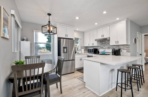 Carlsbad Village Condo | Seabreeze 1BR | Walk to Sand, Pet Friendly, Parking + Fire Pit Access