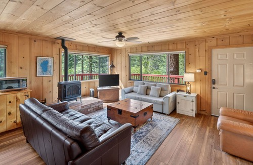 Black Bart House | Secluded Tahoe Cabin + Huge Deck & Modern Bath