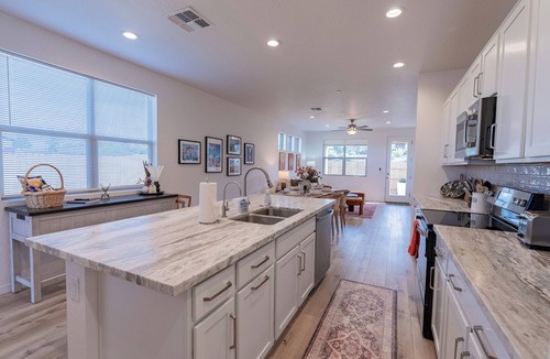 Cottonwood House | Sedona Mountain Views - Hot Tub - Sleeps 10
