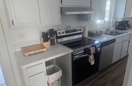 Downtown Klamath Falls House | Seren city view retreat with yard and plenty of space for the whole family