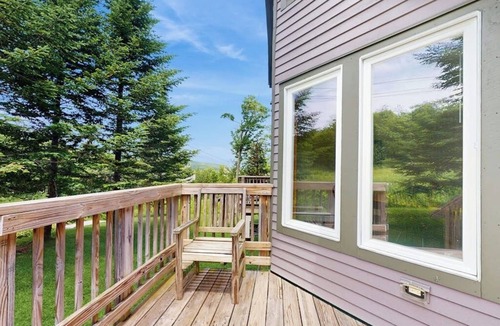 North Troy House | Ski-in/ski-out townhome with great views & deluxe resort amenities