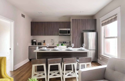 Gaslamp Quarter Hotel | Sleek Gaslamp 2BR Hotel Suite | Walk to Petco Park