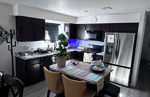 Yuma House | SLEEP UP to 10 in a beautiful Fully furnished House near Foothills!