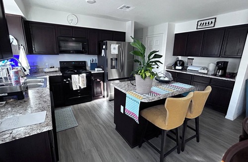 Yuma House | SLEEP UP to 10 in a beautiful Fully furnished House near Foothills!