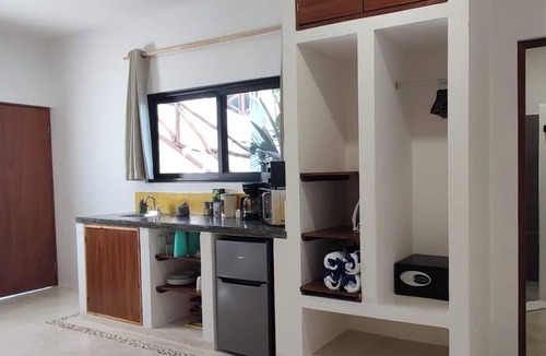 Isla Holbox Apartment | Sleeps 4, Beach 1 Block, Nature, Mini Kitchen, c5