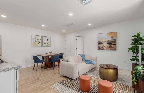 Peter Howell House | Soorya Hacienda 5 Bed 4 bath and Close to UofA