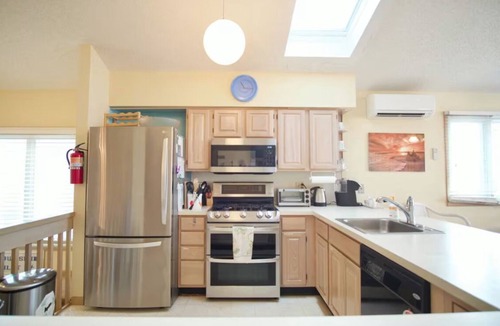 Townsend's Inlet House | South end Townsend Inlet Beachblock townhome is located only 7th from the ocean!