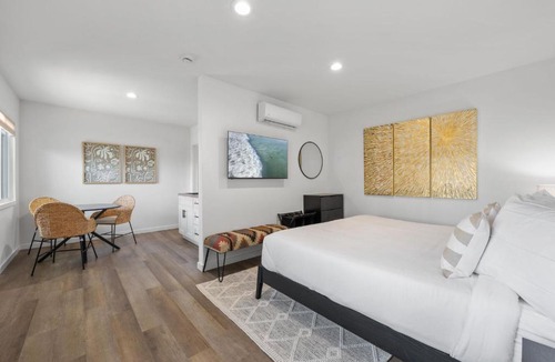 South Oceanside Apartment | South O Bungalow 11 - Luxury King Suite + Patio