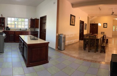 Santa Maria Tonameca House | Spacious and Sunny Beachside Oasis Stunning Views
