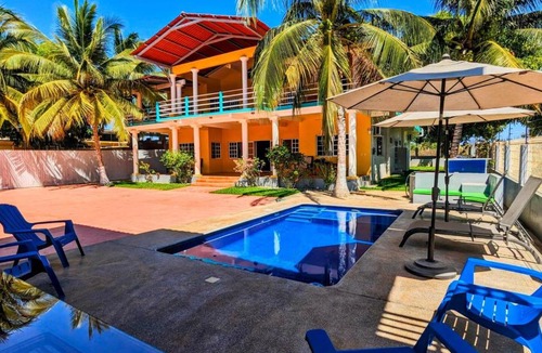 Santa Maria Tonameca House | Spacious and Sunny Beachside Oasis Stunning Views