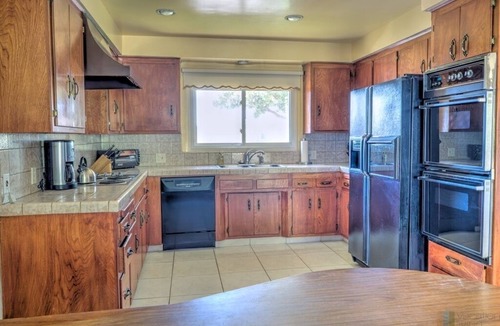 Ladera Heights House | Spacious Culver City Home – Close to Venice and Downtown LA: Searose