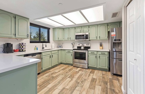 North Mountain House | Spacious Fun Retreat - Perfect For Group Bonding