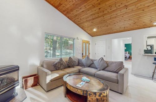 Country Club Estates House | Spacious home with a pool table close to golf skiing hiking & biking