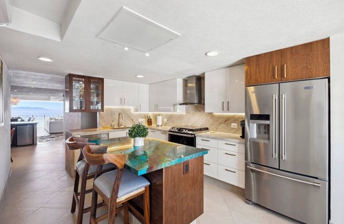 South Hotel Zone Condo | Spectacular Beachfront, Ocean & City Views of Puerto Vallarta - Great Rates!