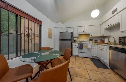 Menlo Park House | St. Mary`s Gem/Patio/Garage/Cozy/1 BR 1 BA