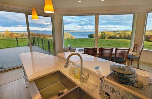 South Hero House | STARRY RIDGE Retreat: Champlain & Mtn Vistas