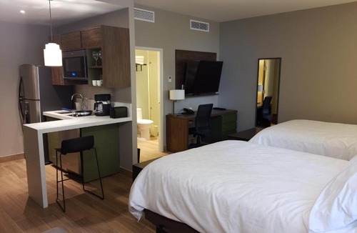 Financial District Hotel | Staybridge Suites - Guadalajara Novena by IHG