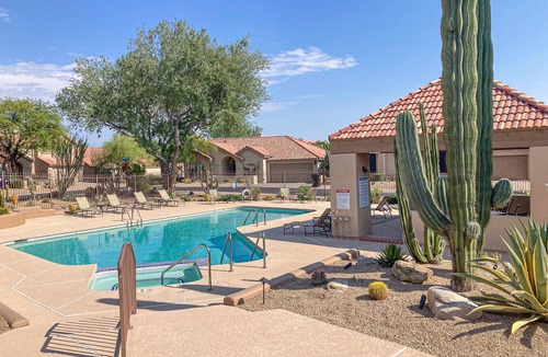 Pinnacle Peak Villas House | Step-free, dog-friendly home with pool, hot tub & grill