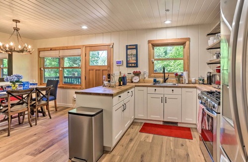 Cedar Glen Cabin | Steps to Lake: Cabin w/Deck in Lake Arrowhead