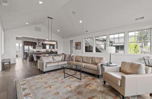 Bend House | Stone