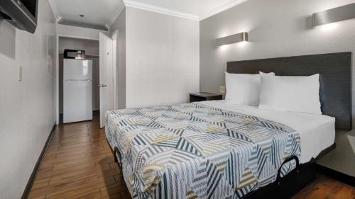 Ontario Hotel | Studio 6 Ontario CA Convention Center Airport