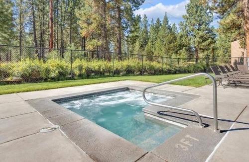 Sunriver Apartment | Studio managed and cleaned by owner. High quality linens throughout the condo.