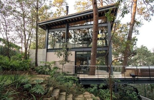 Valle de Bravo House | Stunning Glass House in Avandaro Forest w/Hot Tub