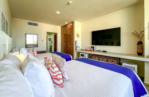 Centro - Supmza 001 Hotel | Stunning Ocean View Room at Ixchel