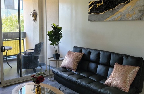 Norma Triangle Apartment | Stylish 1br-1b Beverly Hills Apt