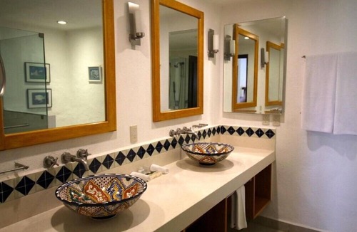 South Hotel Zone Hotel | Stylish 1BR Condo with Pool in Park Royal Los Tules