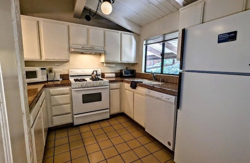 Big Bear Lake House | Stylish 2 BR, 1.5 BA Townhouse at the base of Snow Summit!