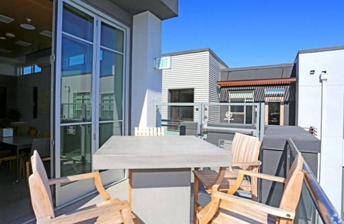 Menlo Park Condo | Stylish 3BR Escape in Roen Menlo Park – A Pool & BBQ Paradise Awaits