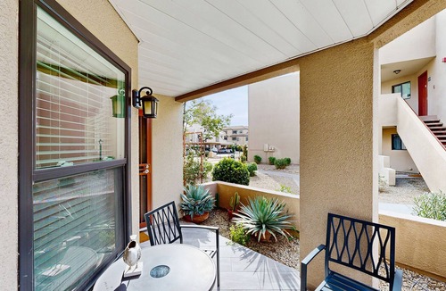 Paradise Valley Village Condo | Stylish & Spacious Condo with Pool, Spa & Gym | Minutes to Golf