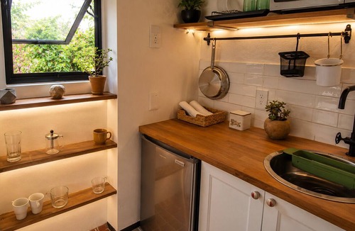 Americana Apartment | Stylish studio apartment in Centro/Colonia Americana—with a pool, balcony, and gardens.