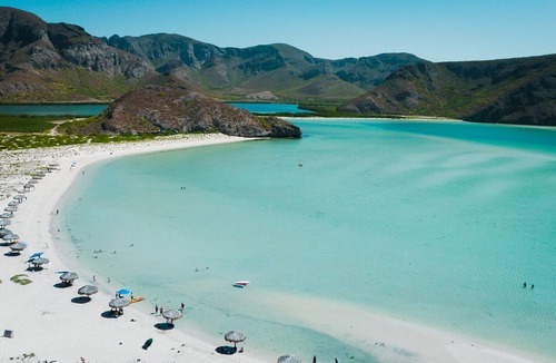 La Paz Boat Rental | Sun-Kissed Sailing in Mar de Cortez: A Baja California Sur Beach Experience