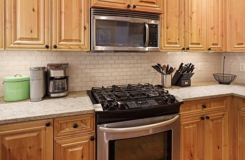 Old Farm District House | Sunny Days 30 Day Minimum- Seasonal Community Pool & Park, Fenced Yard