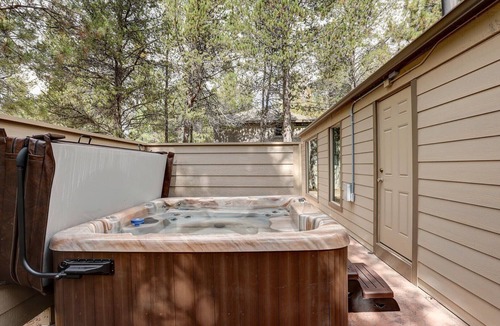 Overlook Park House | Sunriver Modern Lodge – Hot Tub & Bikes Included