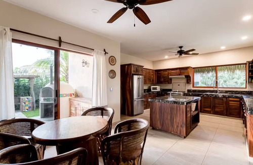 Barra de Colotepec Villa | Sunshine Beach Front House with Pickleball Court
