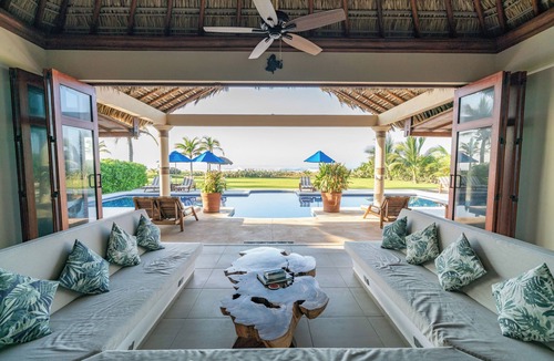 Barra de Colotepec Villa | Sunshine Beach Front House with Pickleball Court