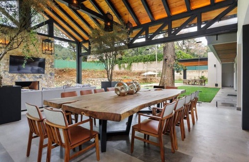 Valle de Bravo House | Superb and Spacious Residence with Garden and Pool