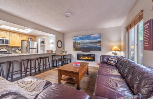 Lake Forest Condo | Tahoe Retreat 4BR I Resort Perk & Walk to Lake I 10 guests