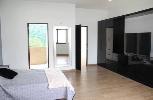 Burgos Bugambilias House | The Glass & Stones Oasis: An Urban Sanctuary